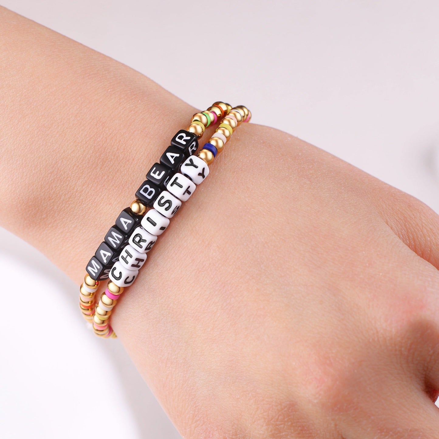 Bracelet d'amitié personnalisé en perles arc-en-ciel dorées et imperméables