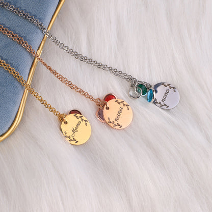 Collier pendentif pierre de naissance gravée avec feuilles