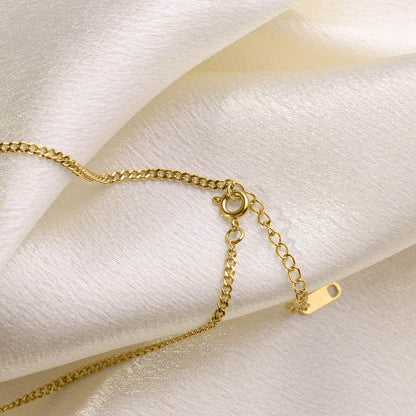 Le collier initial maigre