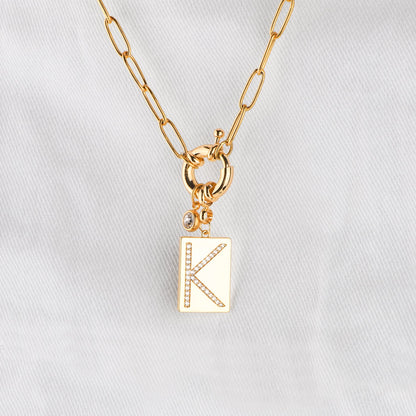 Collier pendentif initial pavé avec chaîne trombone
