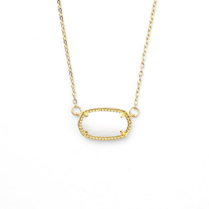 Collier avec pendentif ovale et pierre de naissance