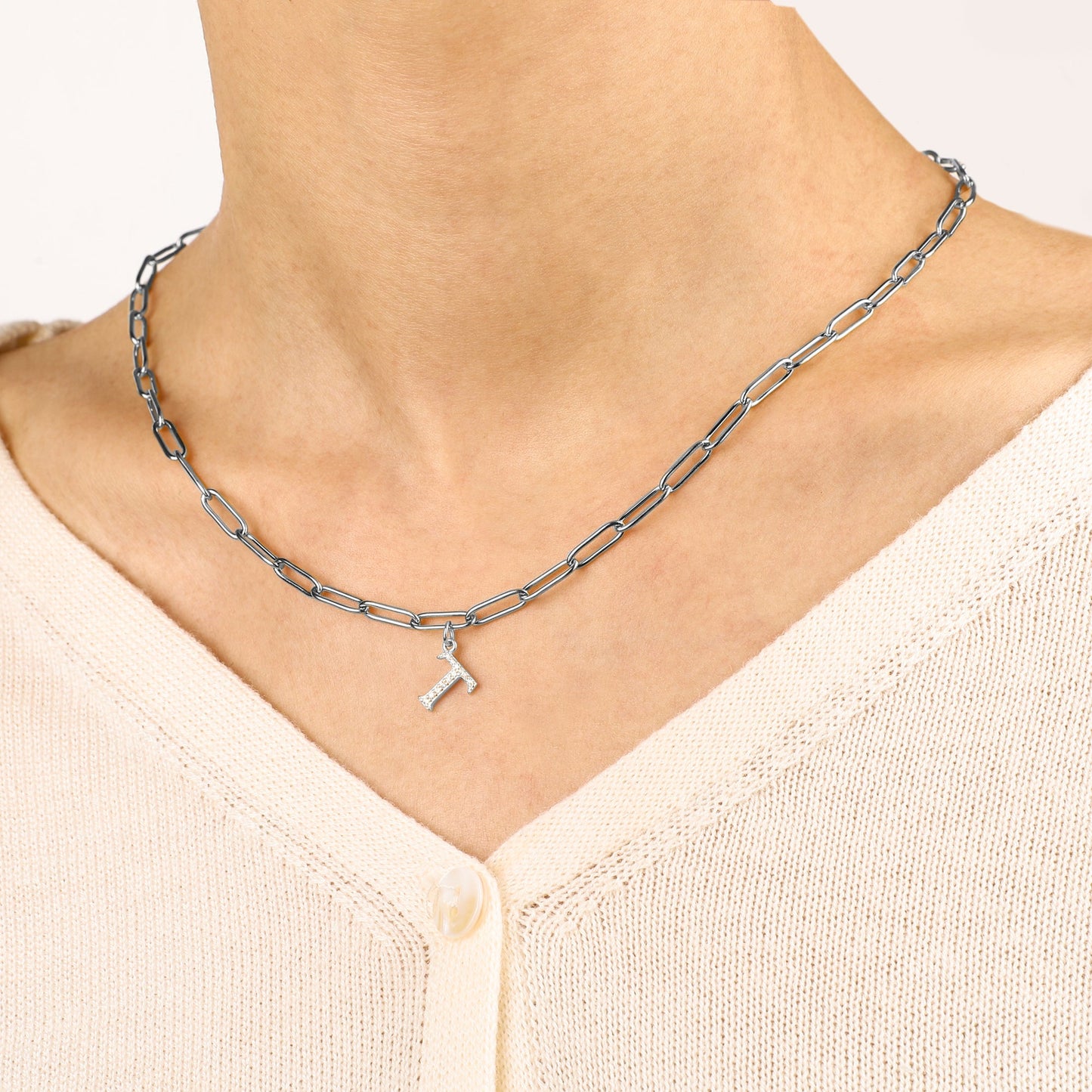 Collier pendentif lettre en diamant avec chaîne trombone