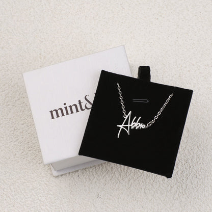 Collier avec nom moderne