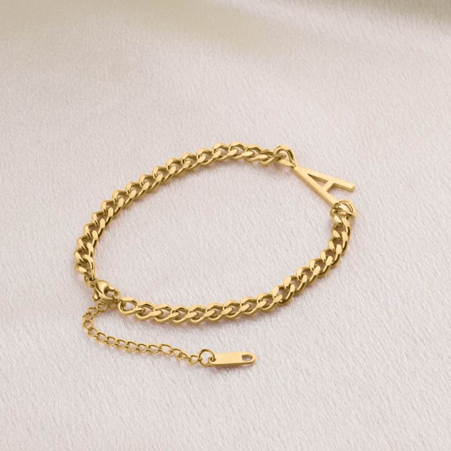 Le bracelet initial fin