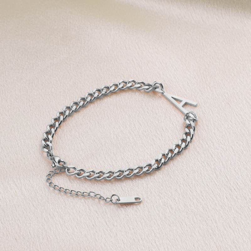 Le bracelet initial fin
