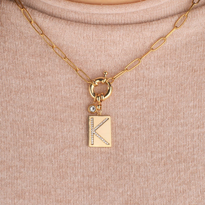 Collier pendentif initial pavé avec chaîne trombone