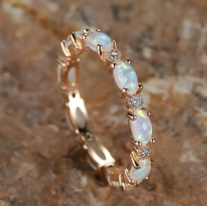 Bague en opale éternité