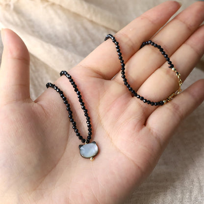 Collier ras du cou en spinelle noir avec pierres de Bouddha et motif chat mignon 