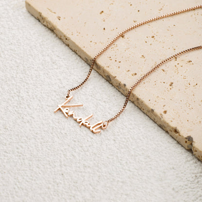 Collier avec nom moderne