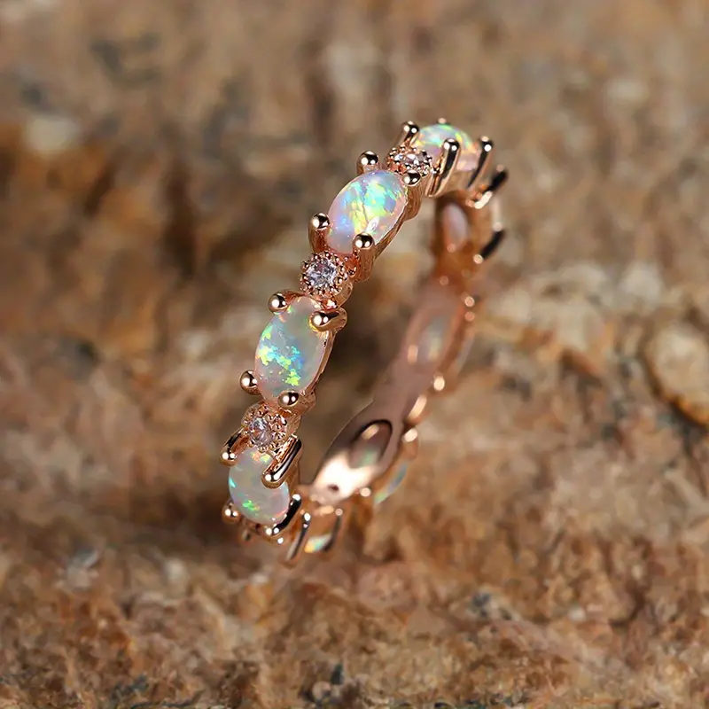 Bague en opale éternité