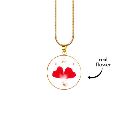 Collier de fleurs de naissance pressées