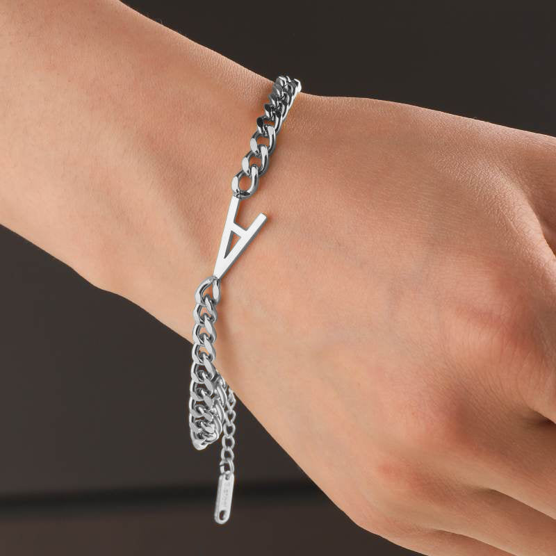 Le bracelet initial fin