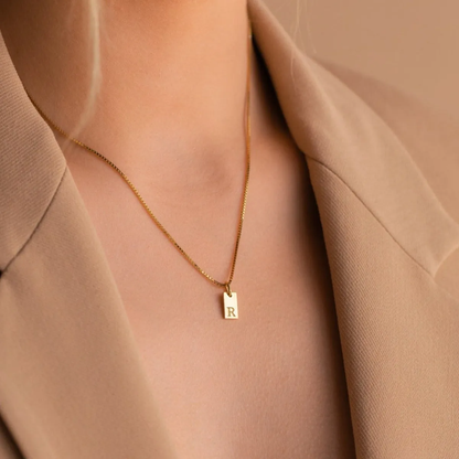 Collier à étiquette délicate