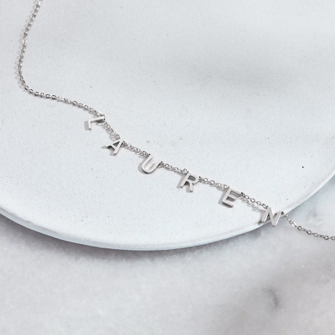 Collier avec nom et lettre personnalisés