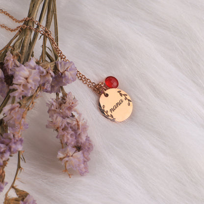 Collier pendentif pierre de naissance gravée avec feuilles