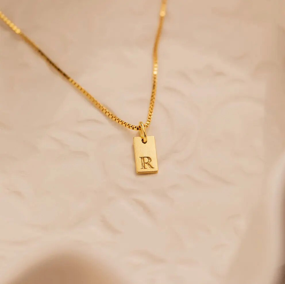 Collier à étiquette délicate