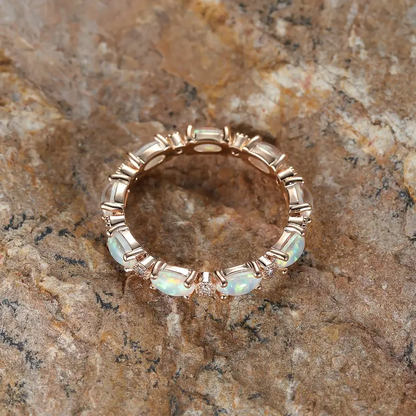 Bague en opale éternité
