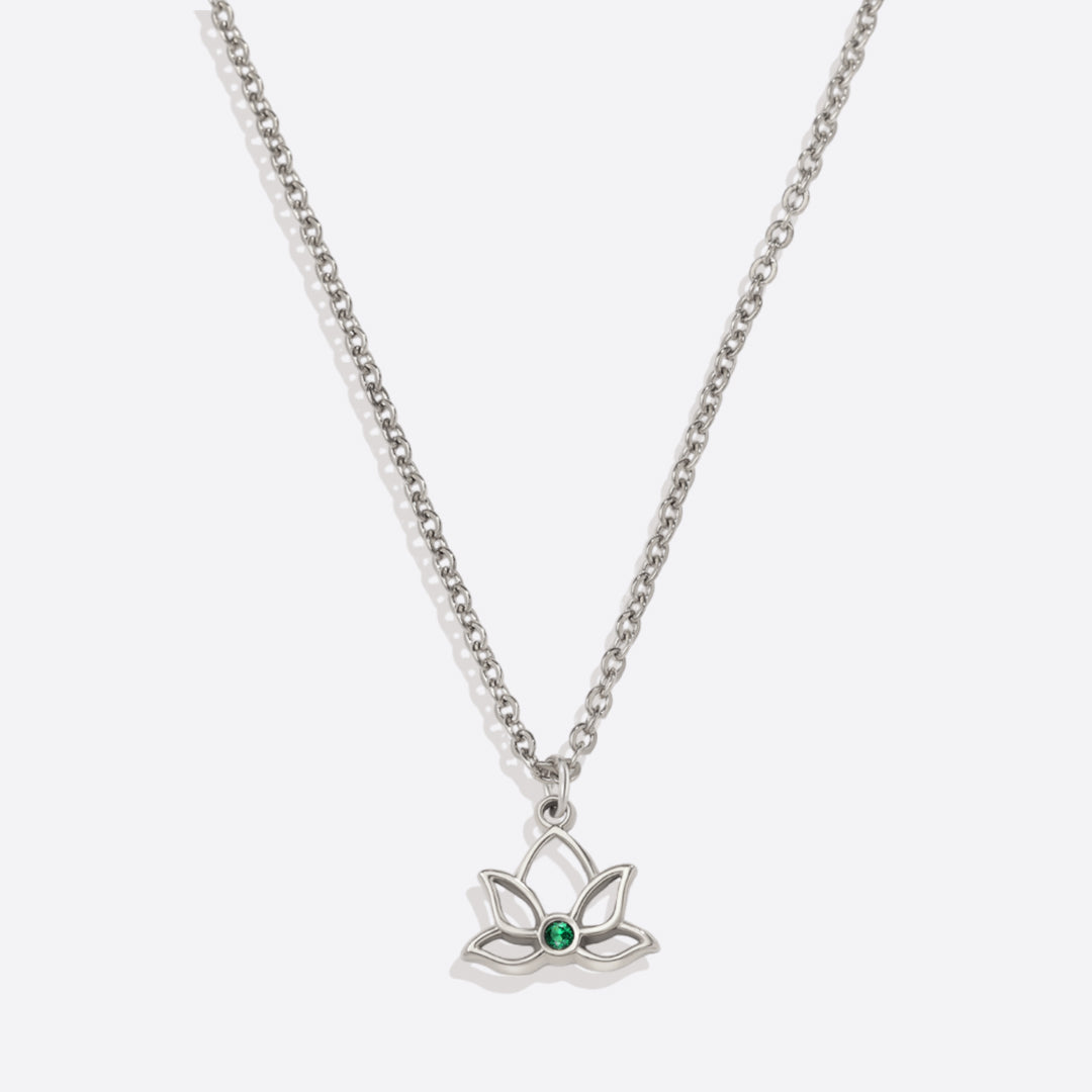 Collier avec pendentif mini lotus et pierre de naissance