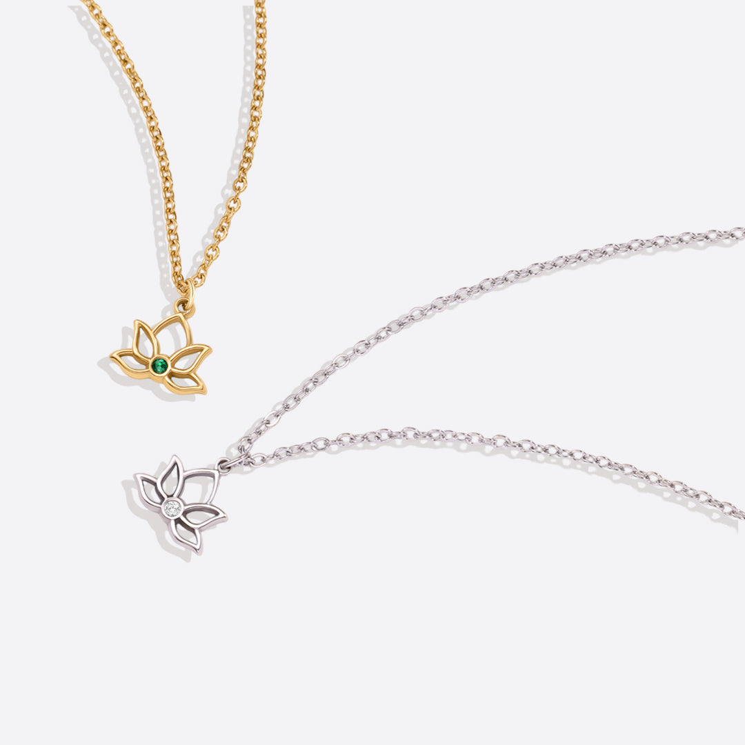 Collier avec pendentif mini lotus et pierre de naissance