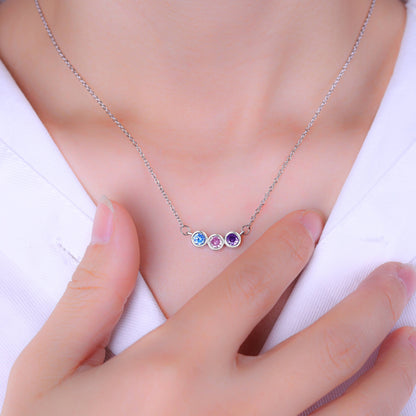 Collier délicat avec pierres de naissance pour la famille
