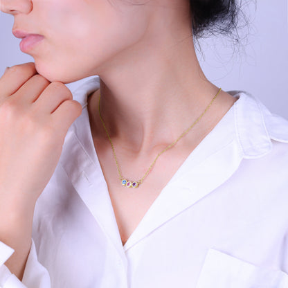 Collier délicat avec pierres de naissance pour la famille