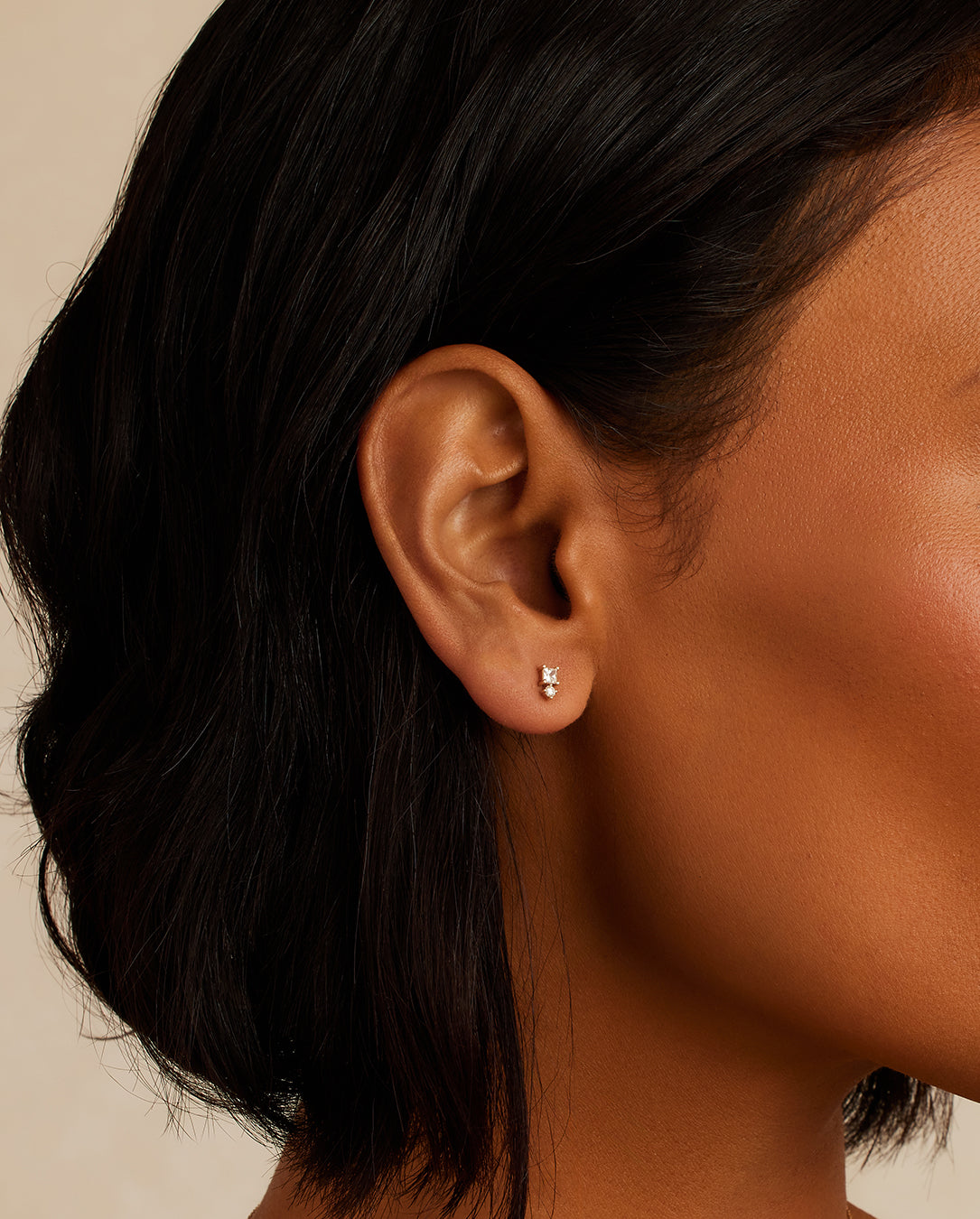 Clous d'oreilles en diamant et saphir blanc