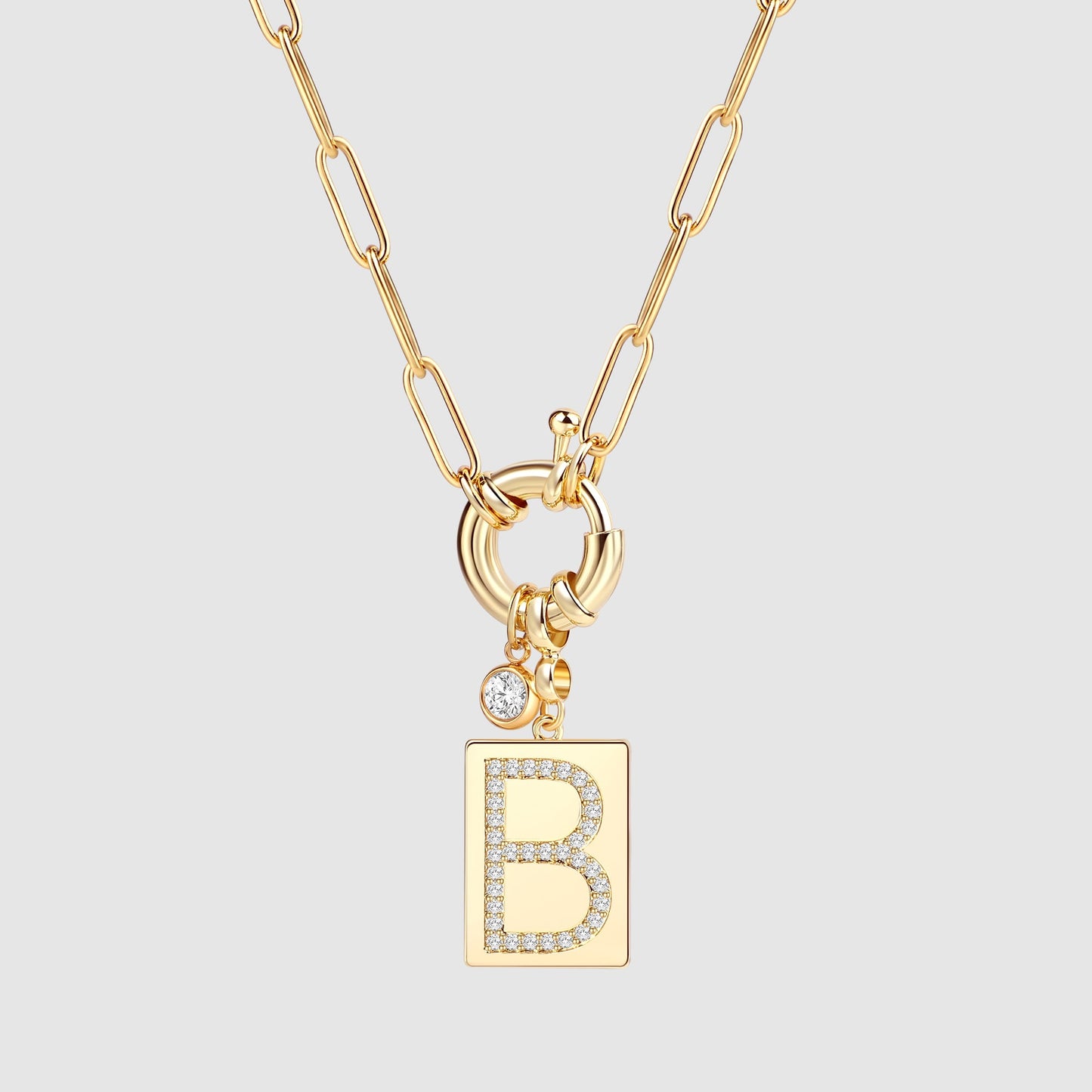 Collier pendentif initial pavé avec chaîne trombone