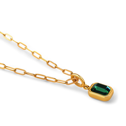 Collier à breloques avec pierre de naissance baguette