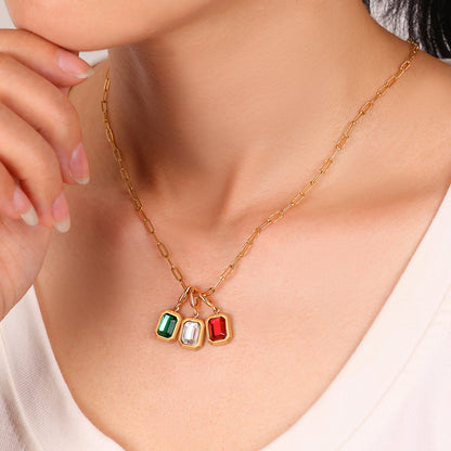 Collier à breloques avec pierre de naissance baguette
