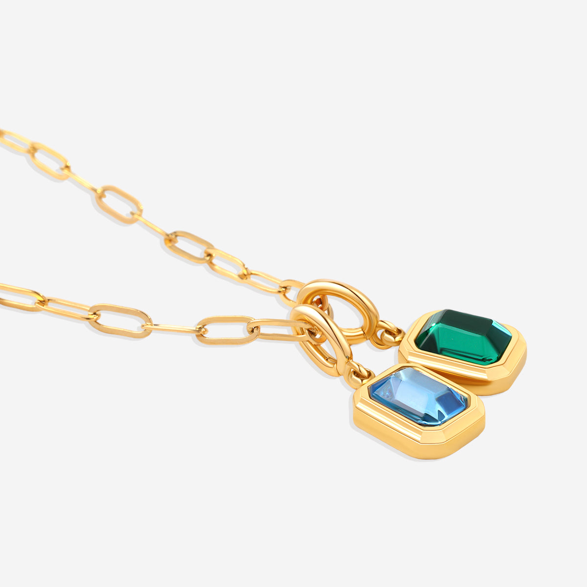 Collier à breloques avec pierre de naissance baguette