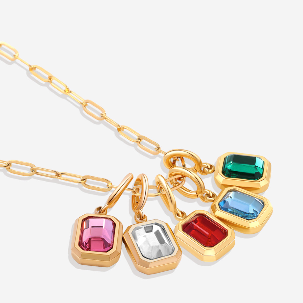 Collier à breloques avec pierre de naissance baguette