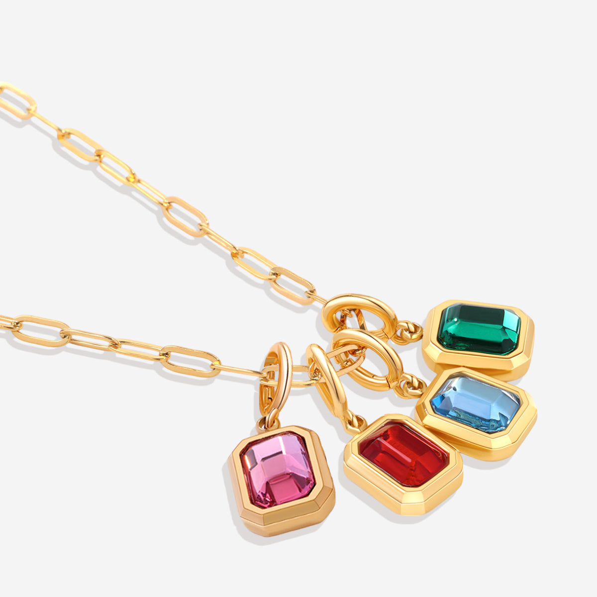 Collier à breloques avec pierre de naissance baguette