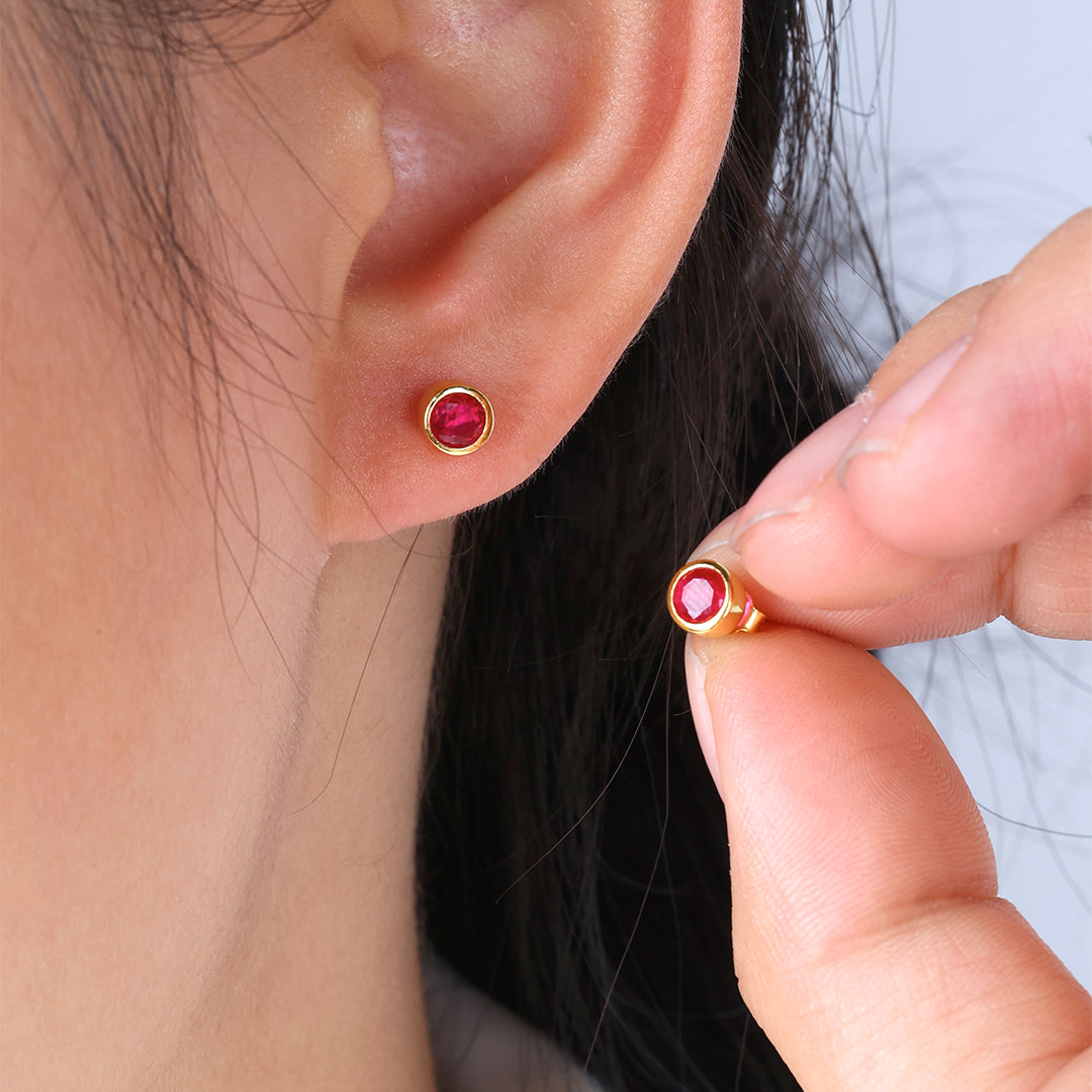 Clous d'oreilles avec pierre de naissance