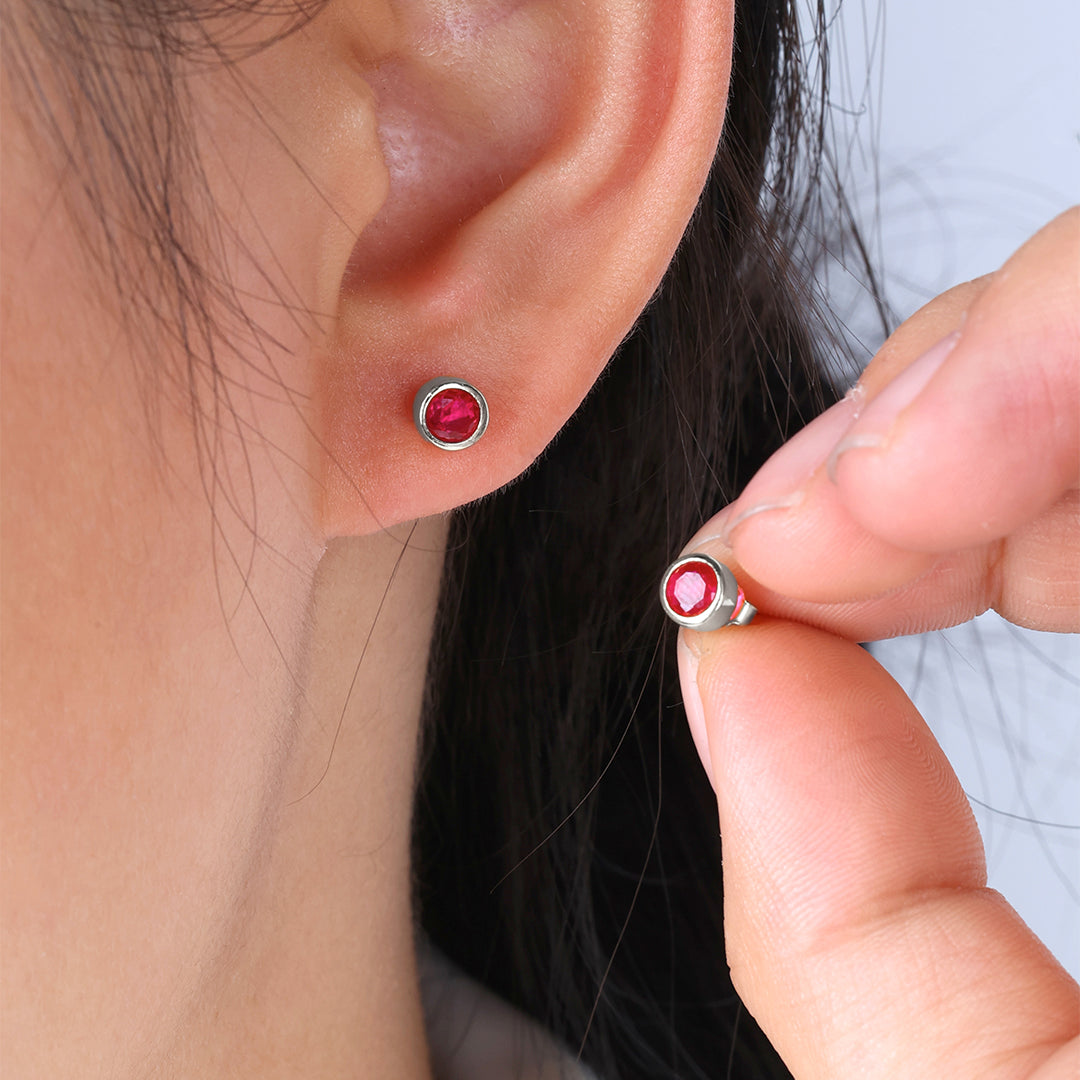 Clous d'oreilles avec pierre de naissance