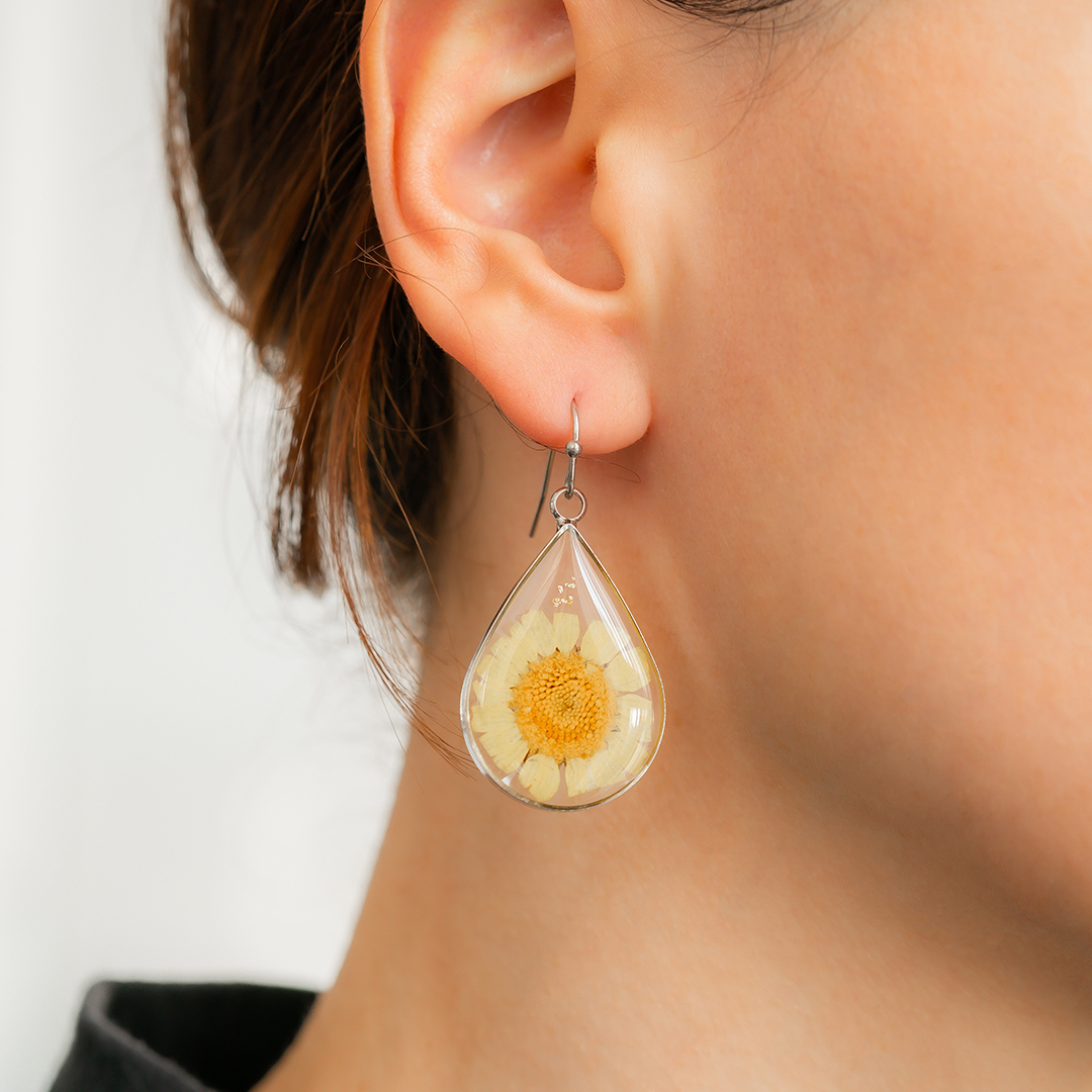 Boucles d'oreilles en fleurs de naissance pressées