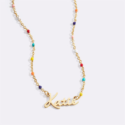 Collier de perles colorées avec nom de fée