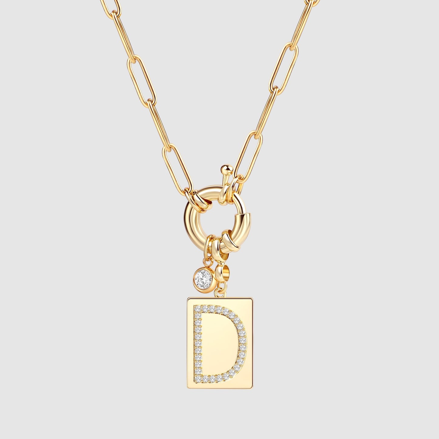 Collier pendentif initial pavé avec chaîne trombone