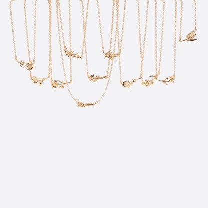 Collier délicat avec fleur de naissance