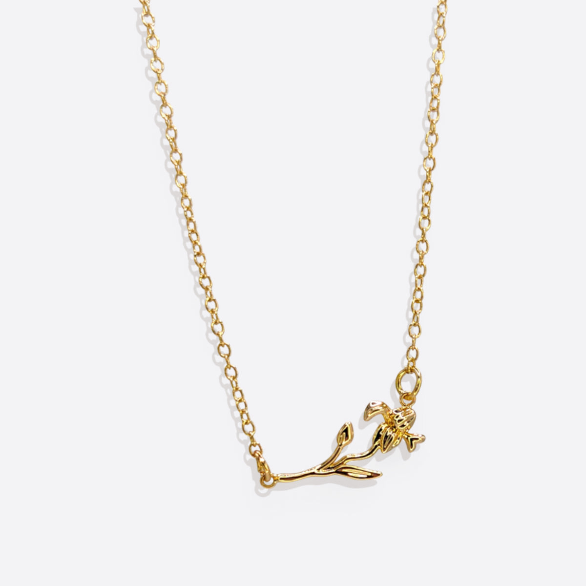 Collier délicat avec fleur de naissance