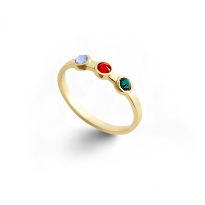 Bague délicate avec 3 pierres de naissance