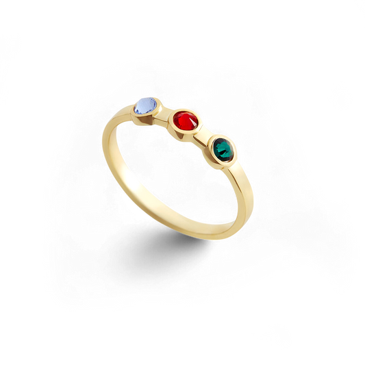 Bague délicate avec 3 pierres de naissance