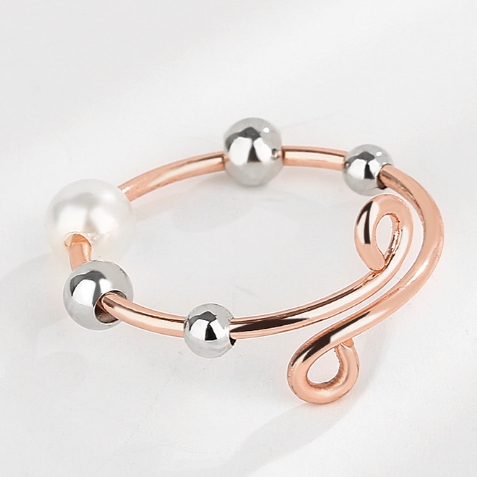 Bague délicate et ajustable en opale