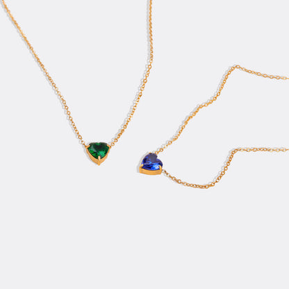 Collier délicat en forme de cœur avec pierre de naissance