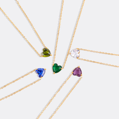 Collier délicat en forme de cœur avec pierre de naissance