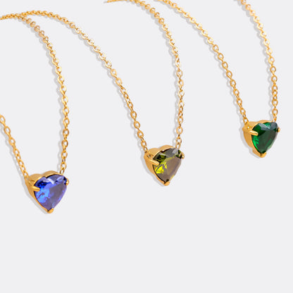 Collier délicat en forme de cœur avec pierre de naissance