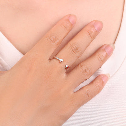 Zierlicher Geburtsstein-Initialenring