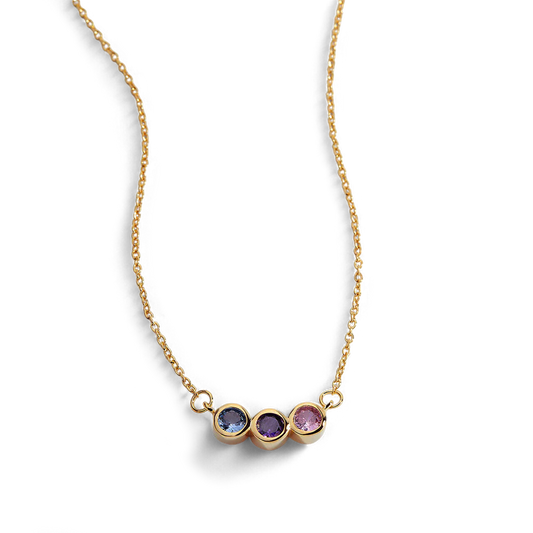 Collier délicat avec pierres de naissance pour la famille