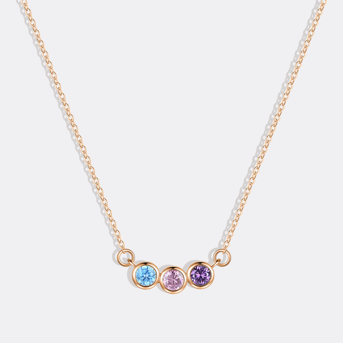 Collier délicat avec pierres de naissance pour la famille