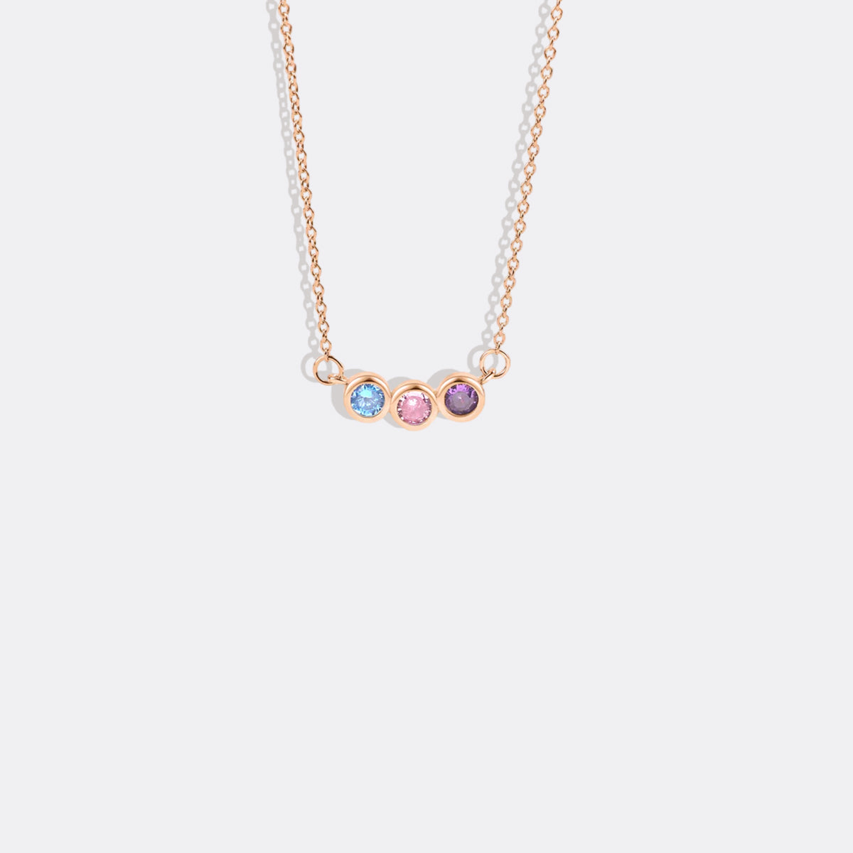 Collier délicat avec pierres de naissance pour la famille