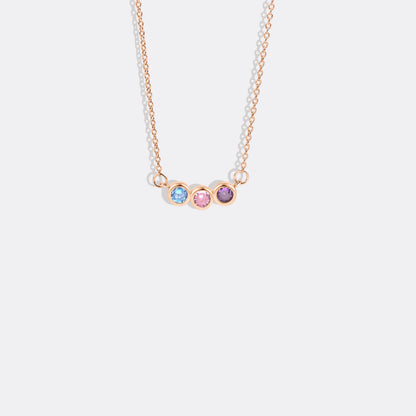 Collier délicat avec pierres de naissance pour la famille